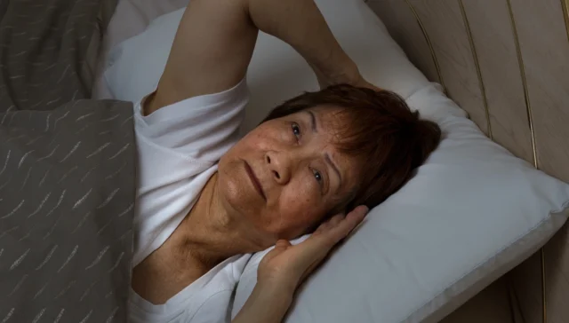 woman laying in bed trying to fall asleep; belsomra vs ambien